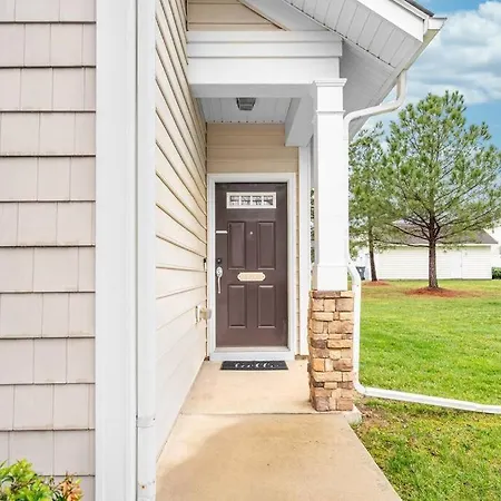 Duke 10 Min Away 3 Bedroom